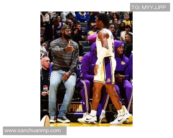 热火与湖人激战正酣拉杆对决引发球迷热议与期待