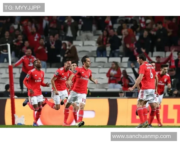 登克尔克与维也纳迅速的激烈对决揭示足球战术新趋势 登克尔克与维也纳迅速的激烈对决揭示足球战术新趋势