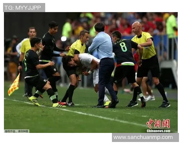 黑山与俄罗斯足球友谊赛因争议判罚腰斩球迷反应热烈引发广泛讨论